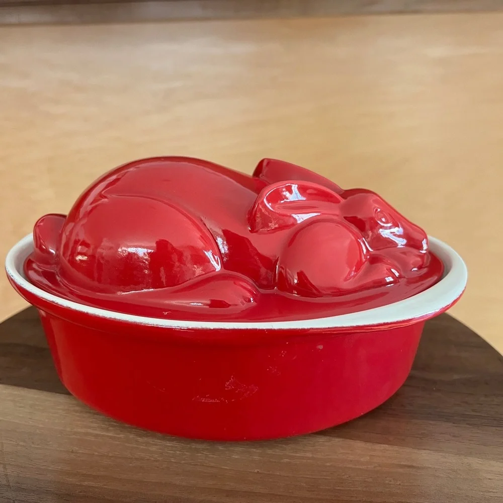 Chasseur Cast Iron Enameled Red Rabbit cookware/bakeware - Picture 2 of 10